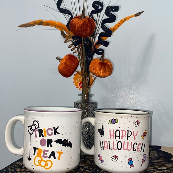 Hello Kitty Halloween Cat Costumes Set of  Speckled Ceramic 20oz Mugs. NWT - Picture 2 of 2